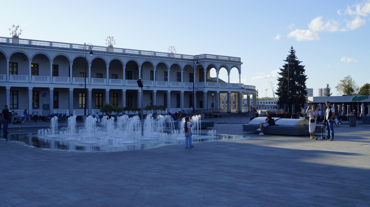 Фонтаны у Северного речного вокзала