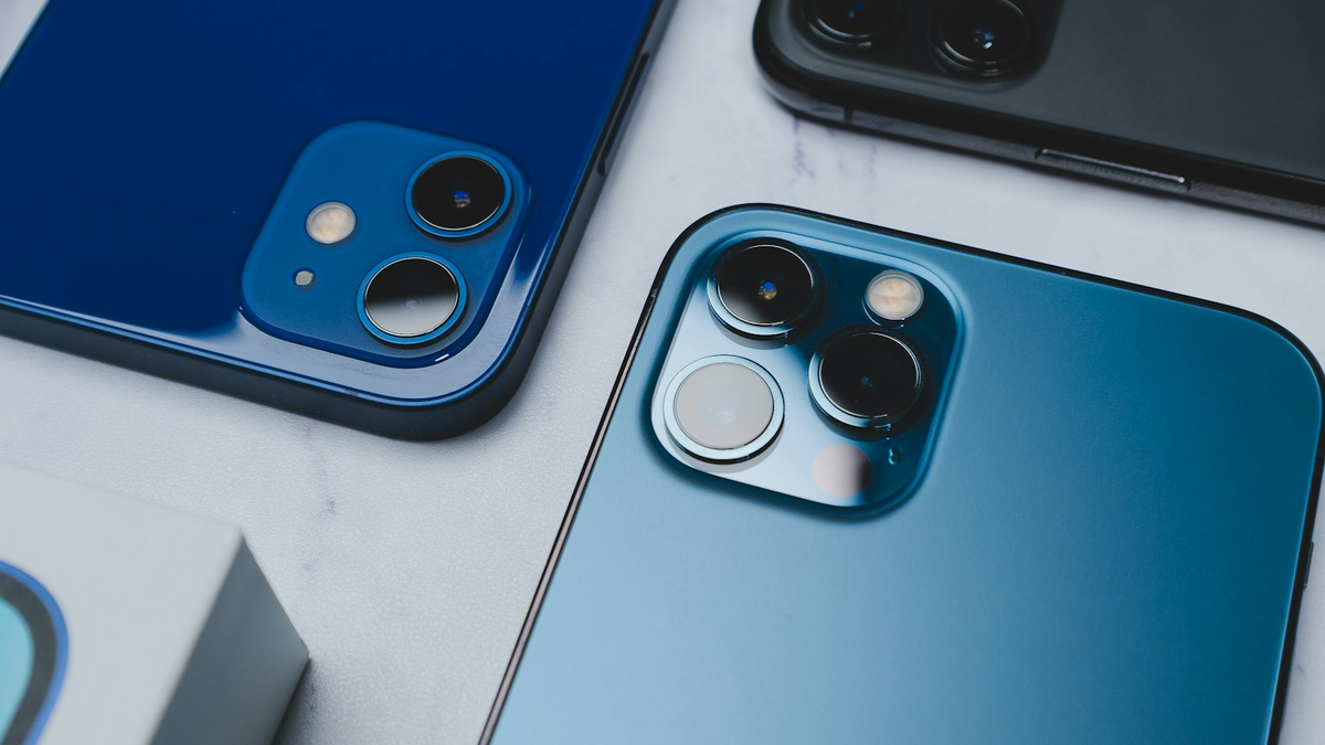 Какой iPhone купить в 2025 году: гид по актуальным моделям