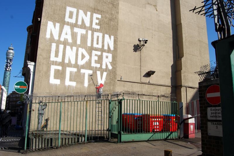 Граффити «One Nation Under CCTV». Лондон. 2008 год.