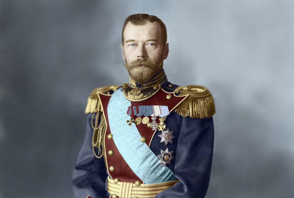 Николай Второй в парадном мундире Преображенского полка📷    А царь-то – не настоящий! Зачем властители России заводили себе двойников
