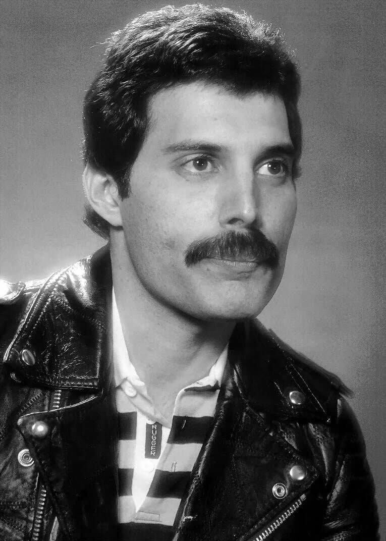 Фредди Меркьюри. Источник фото - Яндекс картинки.