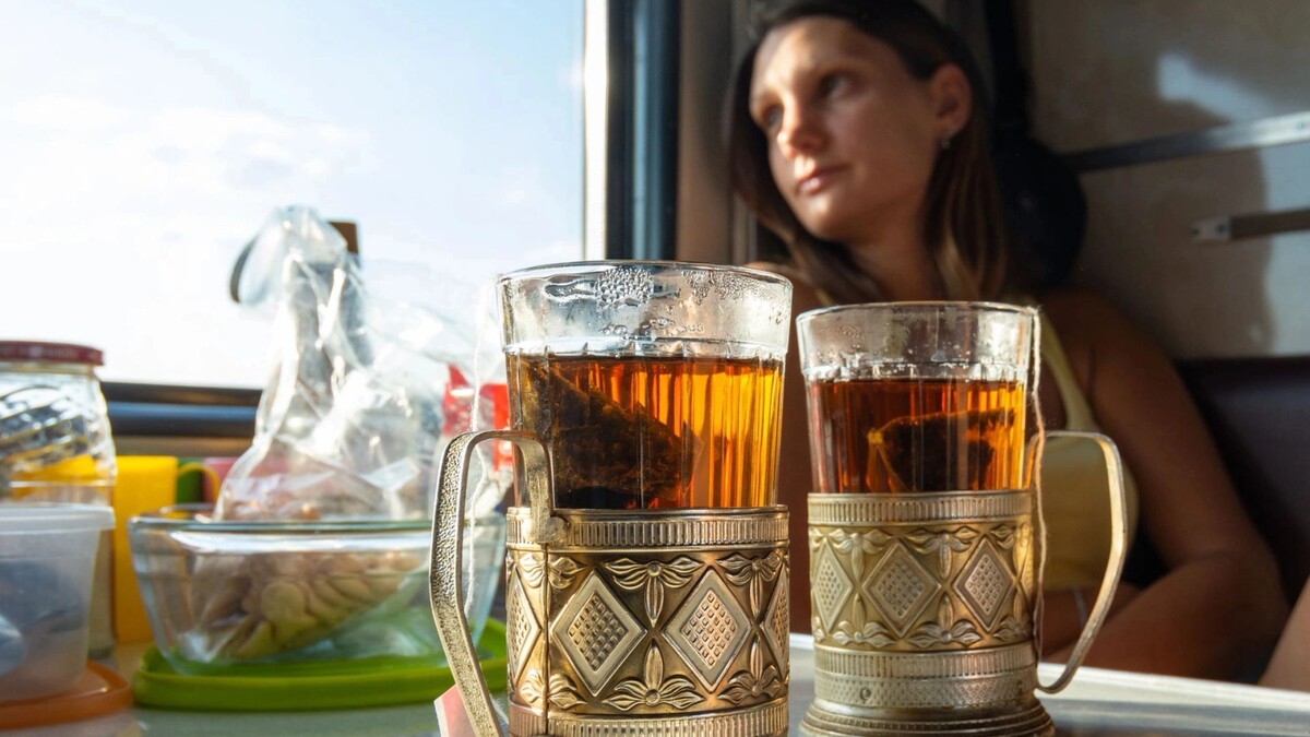    Знаменитый граненый стакан и сегодня используют в поездах. Фото: Madhourse / Shutterstock / Fotodom