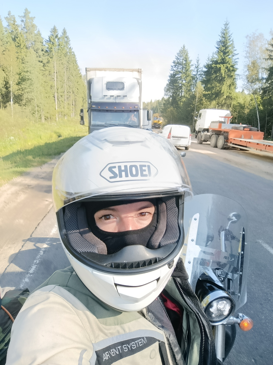 Где-то в Белоруссии, в ожидании реверсивного зелёного светофора 