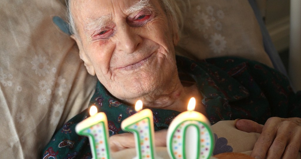 ДОЛГОЛЕТИЕ: НАУКА ЖИТЬ БОЛЕЕ 100 ЛЕТ БЕЗ БОЛЕЗНЕЙ, СЛАБОСТИ И СТАРЕЧЕСКИХ ЯВЛЕНИЙ — ЧТО РАБОТАЕТ НА САМОМ ДЕЛЕ (А ЧТО — МИФ)