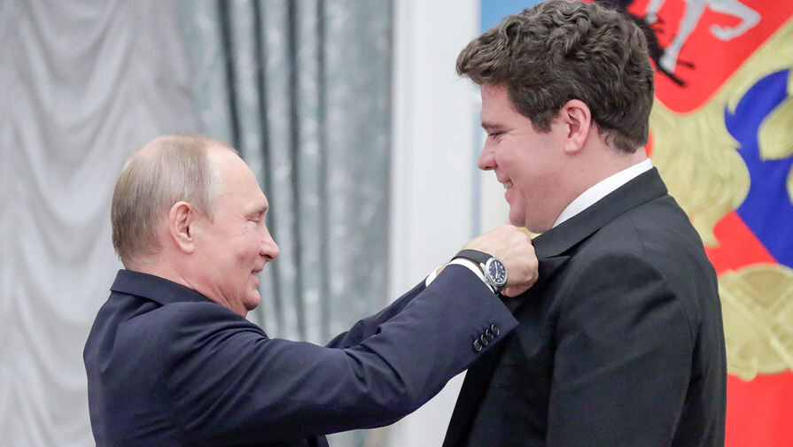 Путин и Мацуев – два пианиста. Первый пианист (Путин) играет на пианино так же криво, как второй пианист (Мацуев) играет в политике. 