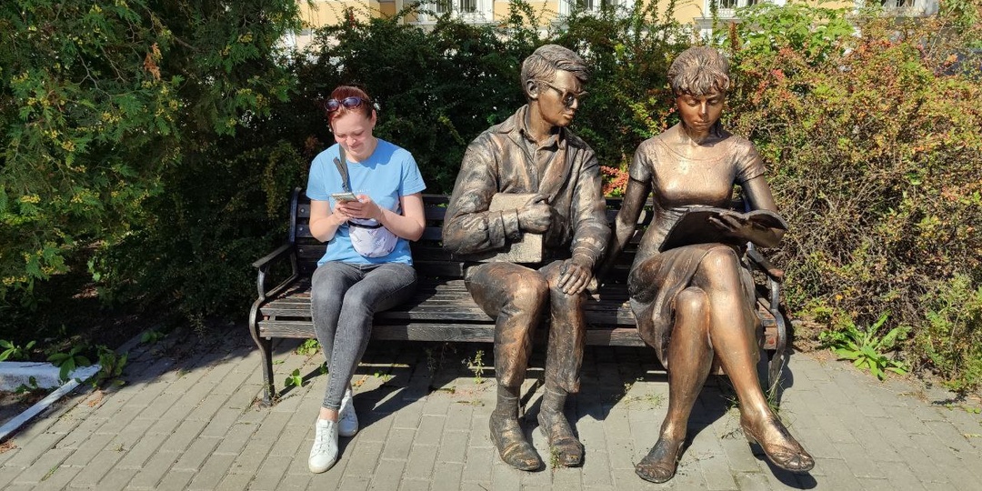 Студенты Шурик и Лида - памятник киногероям в Рязани