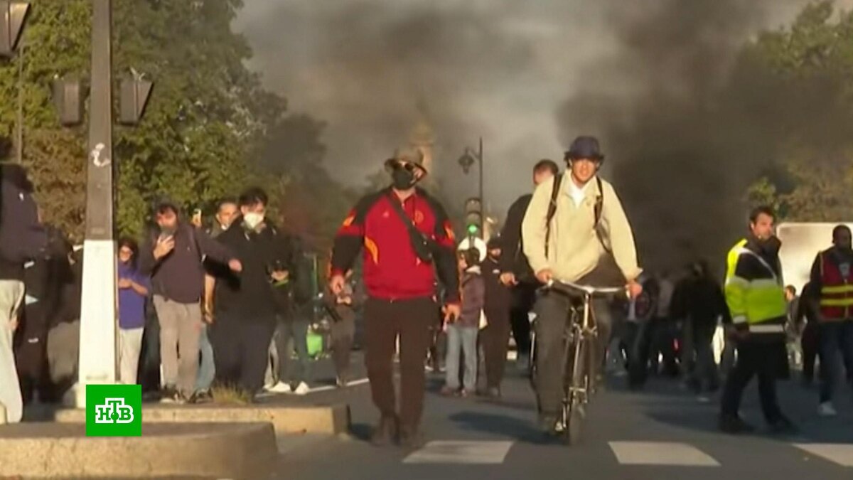    Протесты во Франции не утихают: число задержанных достигло 200