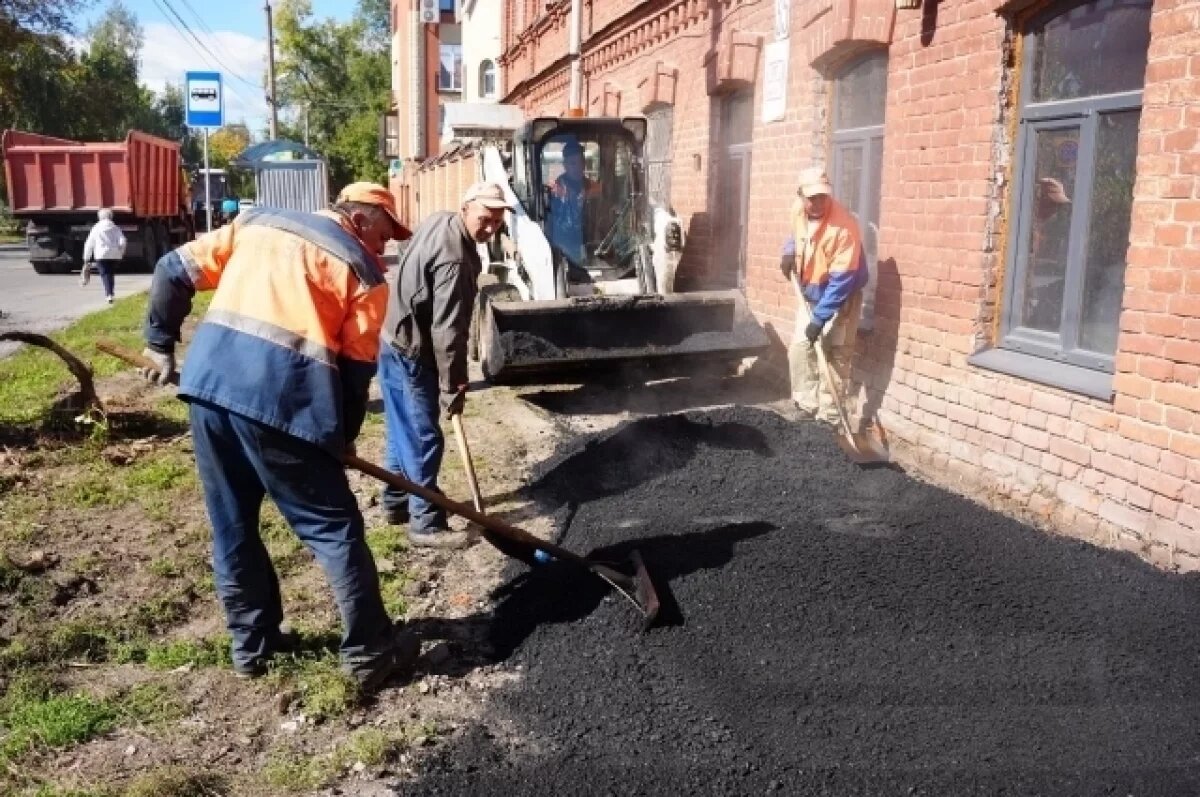    В Ульяновске ремонтируют тротуар к травмпункту на улице Рылеева