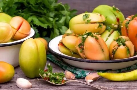 Помидоры с начинкой по армянскому рецепту. Вкус у них особый. Мне их всегда мало.