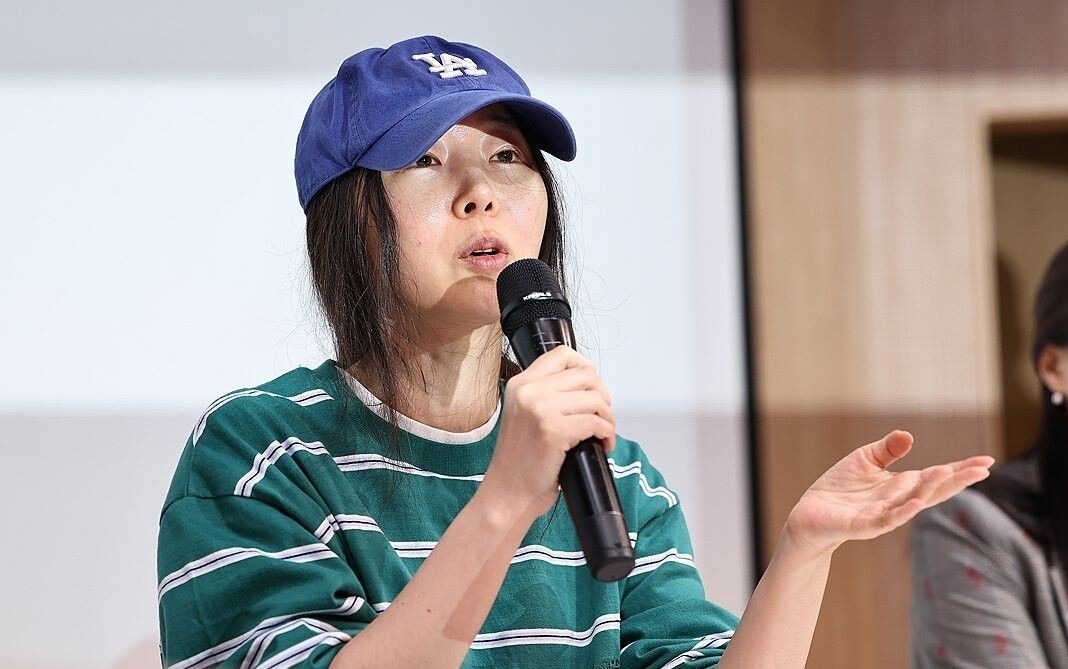   Мин Хи Джин, на тот момент глава ADOR, во время пресс-конференции в Сеуле 25 апреля 2024 года. [Yonhap]