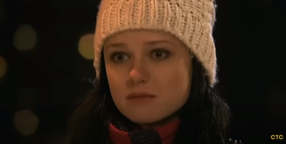 Наташа наблюдает, как Антон уходит с Аней