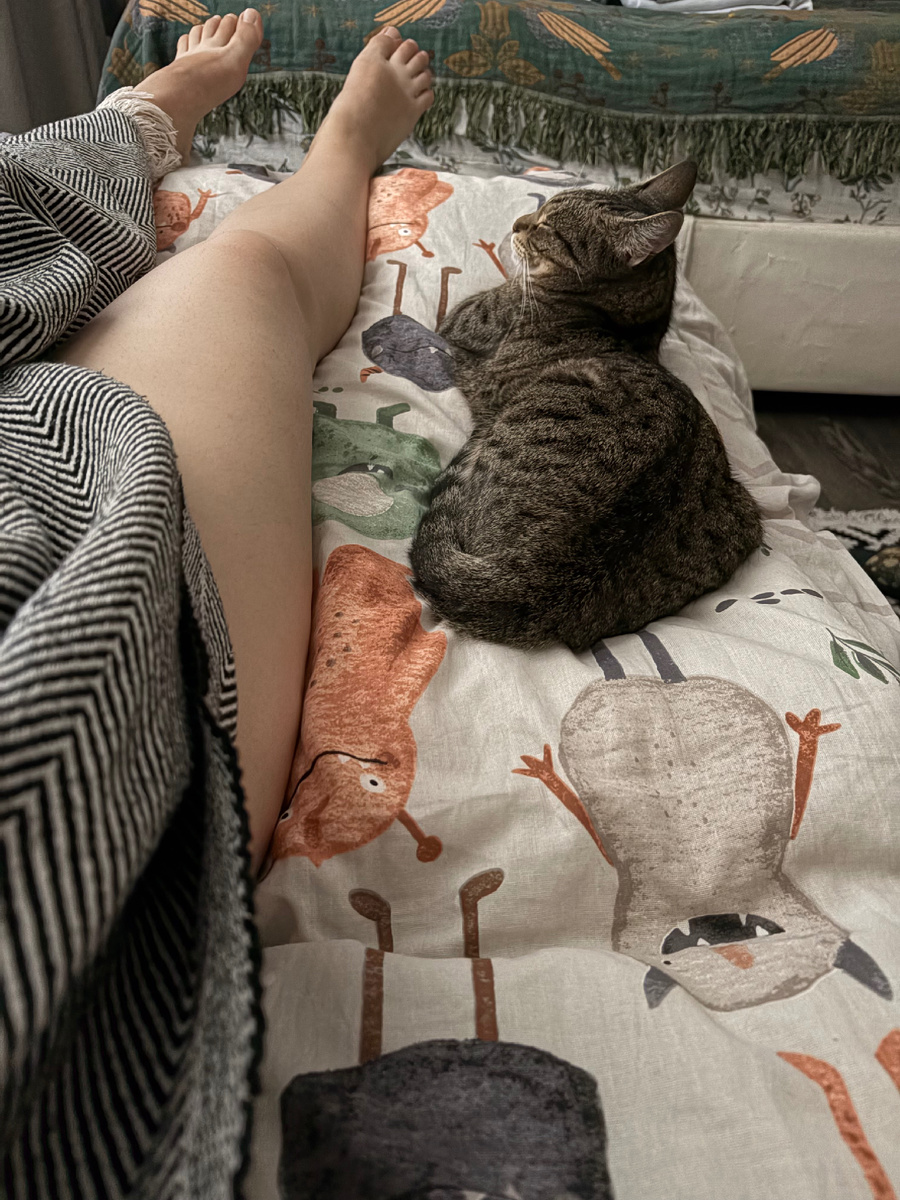 Мастера малярных работ отсыпаются после вчерашней адовой смены