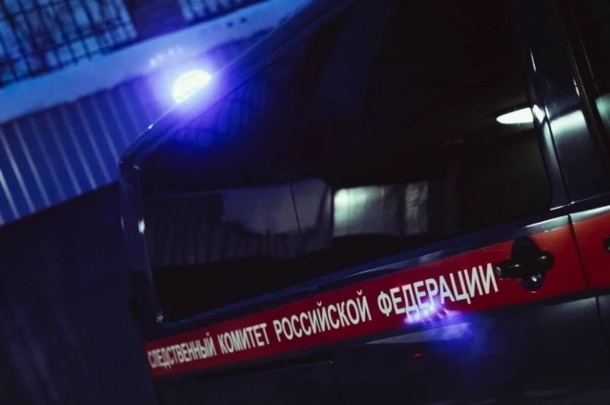    Следователи осматривают место происшествия.