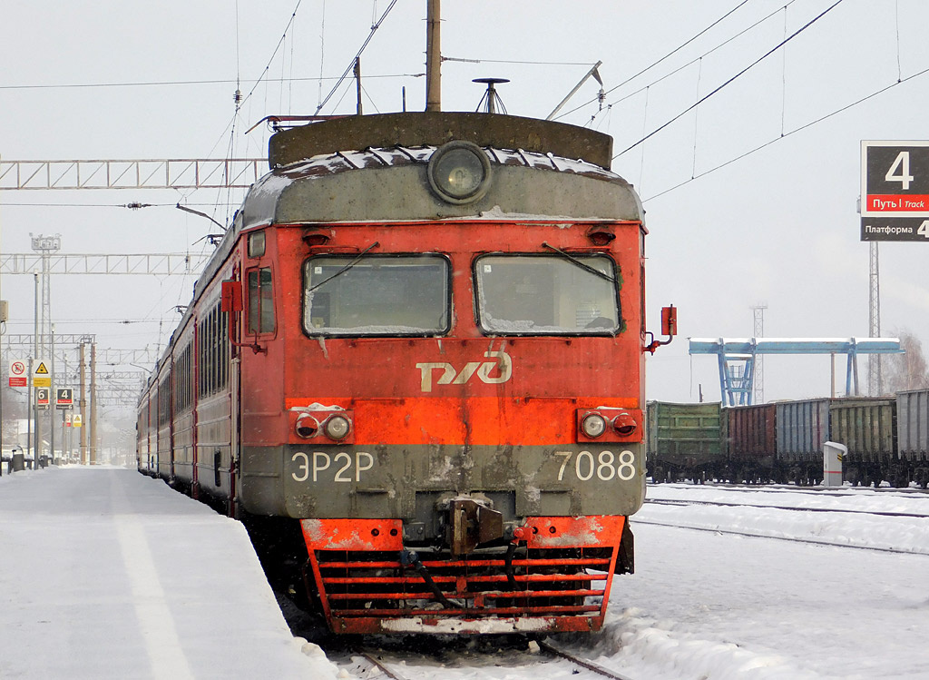 ЭР2Р-7088 на станции Калуга-1 23 декабря 2018 года 