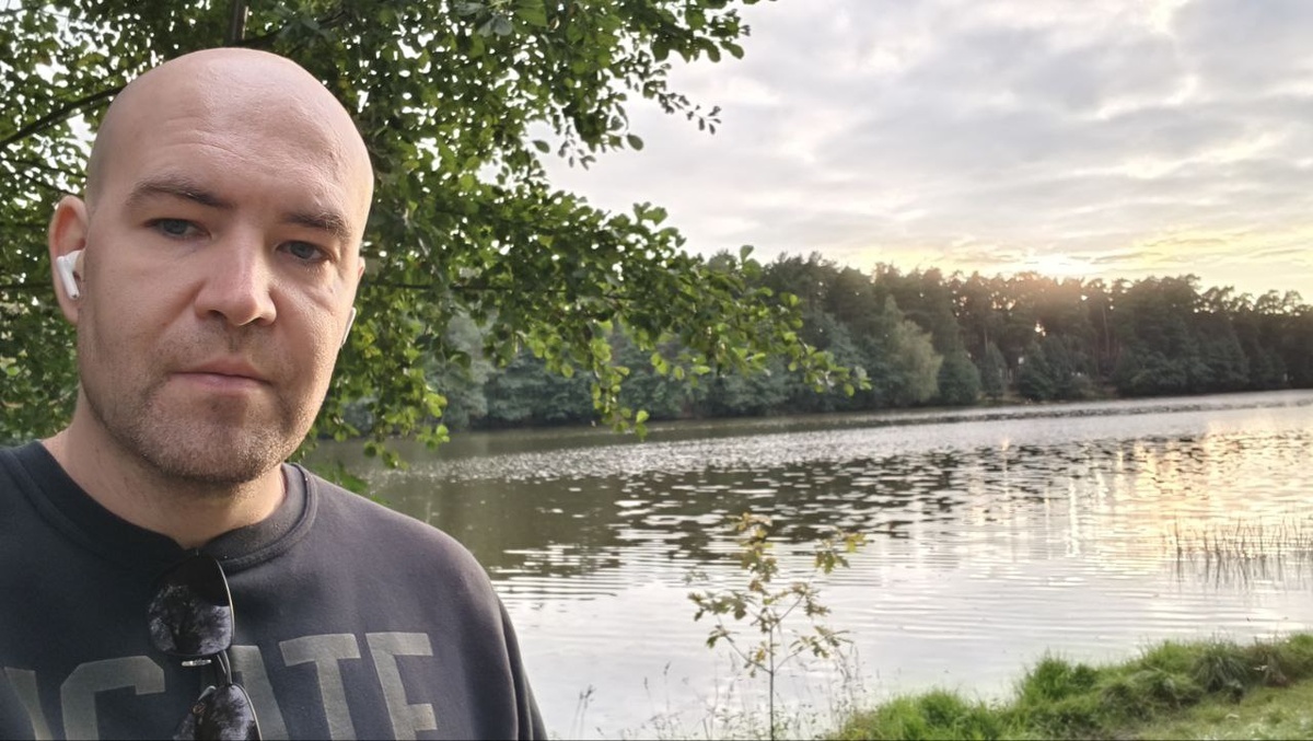 Такие специалисты не требуются.