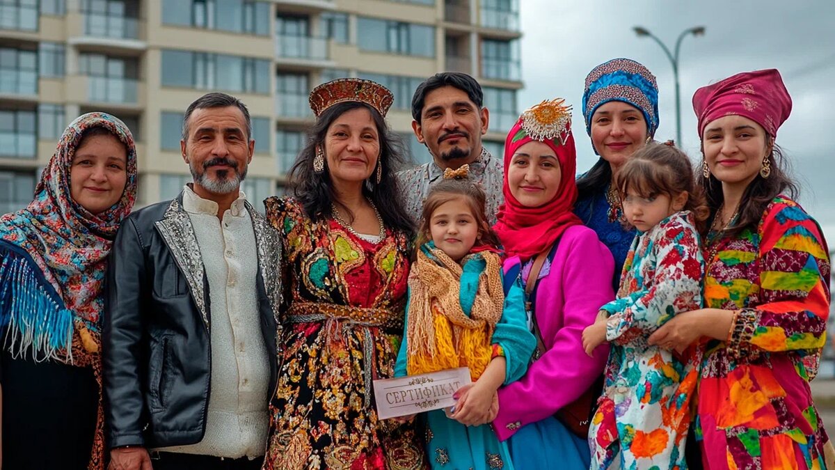    На самом деле если почитать законодательство, то станет очевидно, что авторы резонансного поста перегибают палку. По факту всё не совсем так. Владелец действительно обязан оформить временную регистрацию для арендатора, если тот проживает в квартире более 90 дней. Самостоятельно прописаться человек без разрешения хозяина жилплощади не может.