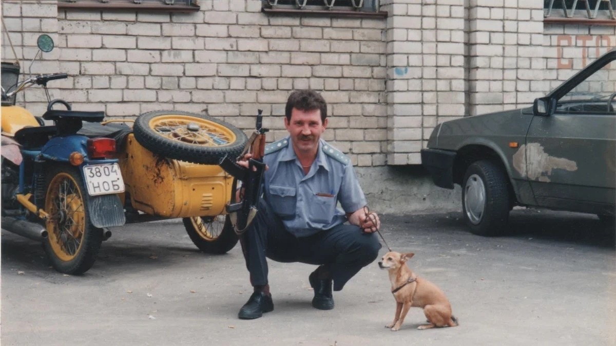 Милиционер со служебной собакой