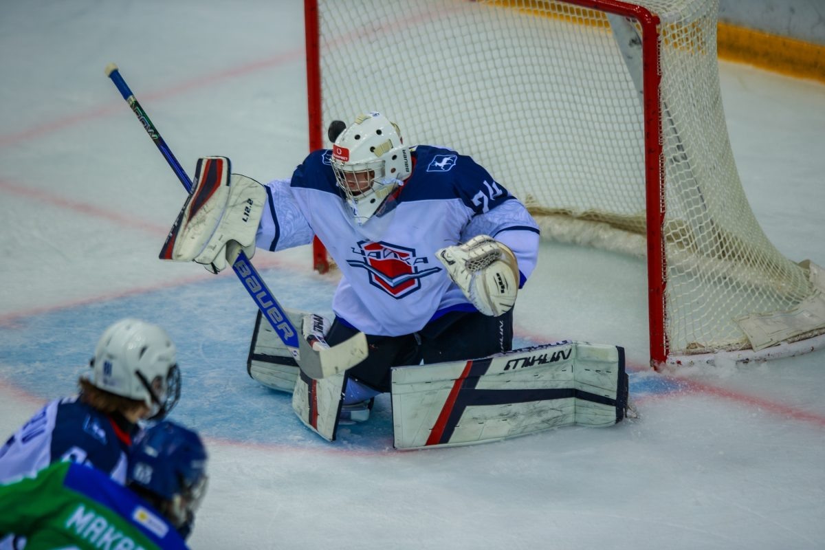    Нижегородский вратарь Марат Сабитов не сумел выручить команду в четырёх эпизодах, после чего его заменил Егор Рыбкин