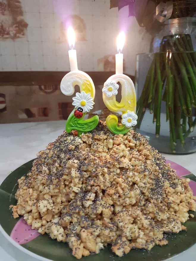 Мамин муравейник всегда самый вкусный)))) Фотографии с цифрами 37 нет и уже не будет - съели мы его очень быстро)