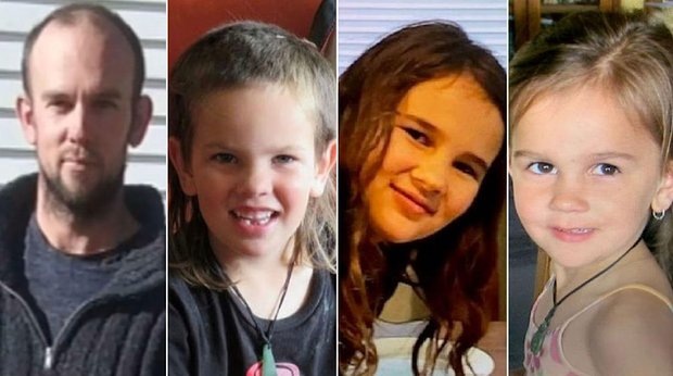    Слева направо: Том Филлипс, Маверик, Джейда и Эмбер. Фото: New Zealand Police