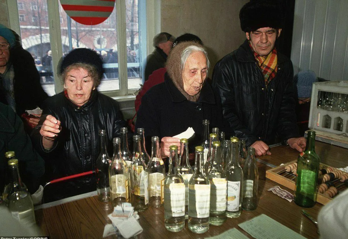 В советское время использованную посуду сдавали в приемные пункты стеклотары. Фото из интернета 