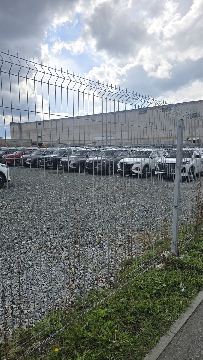 Фото у официального диллера