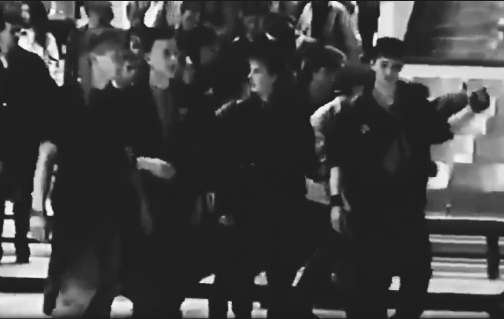 Питерские «ниндзя» на концерте гр. «Алиса», 20 мая 1995 года, ДС «Юбилейный», Санкт-Петербург. 