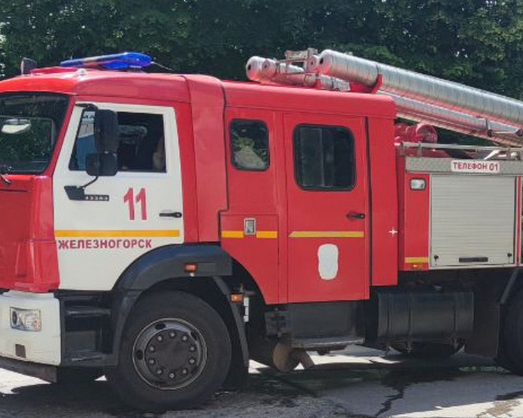     В Курской области при пожаре в квартире сгорели вещи и мебель