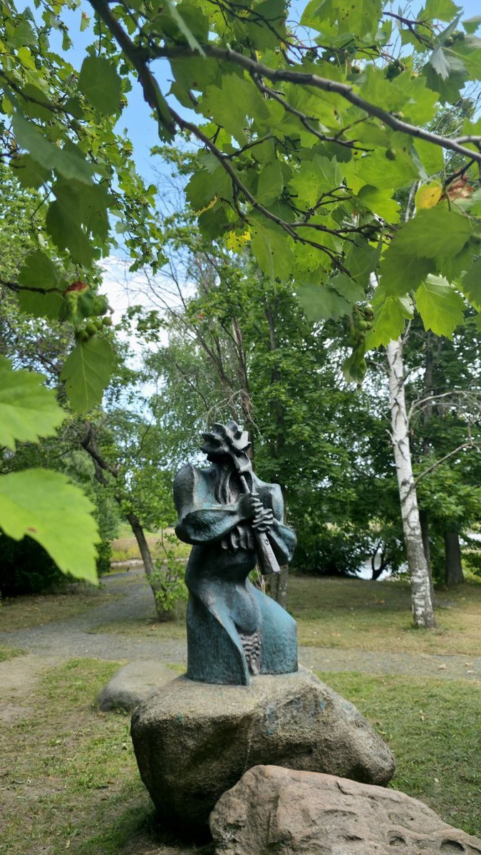 Фавн . Сквер Лососинский остров