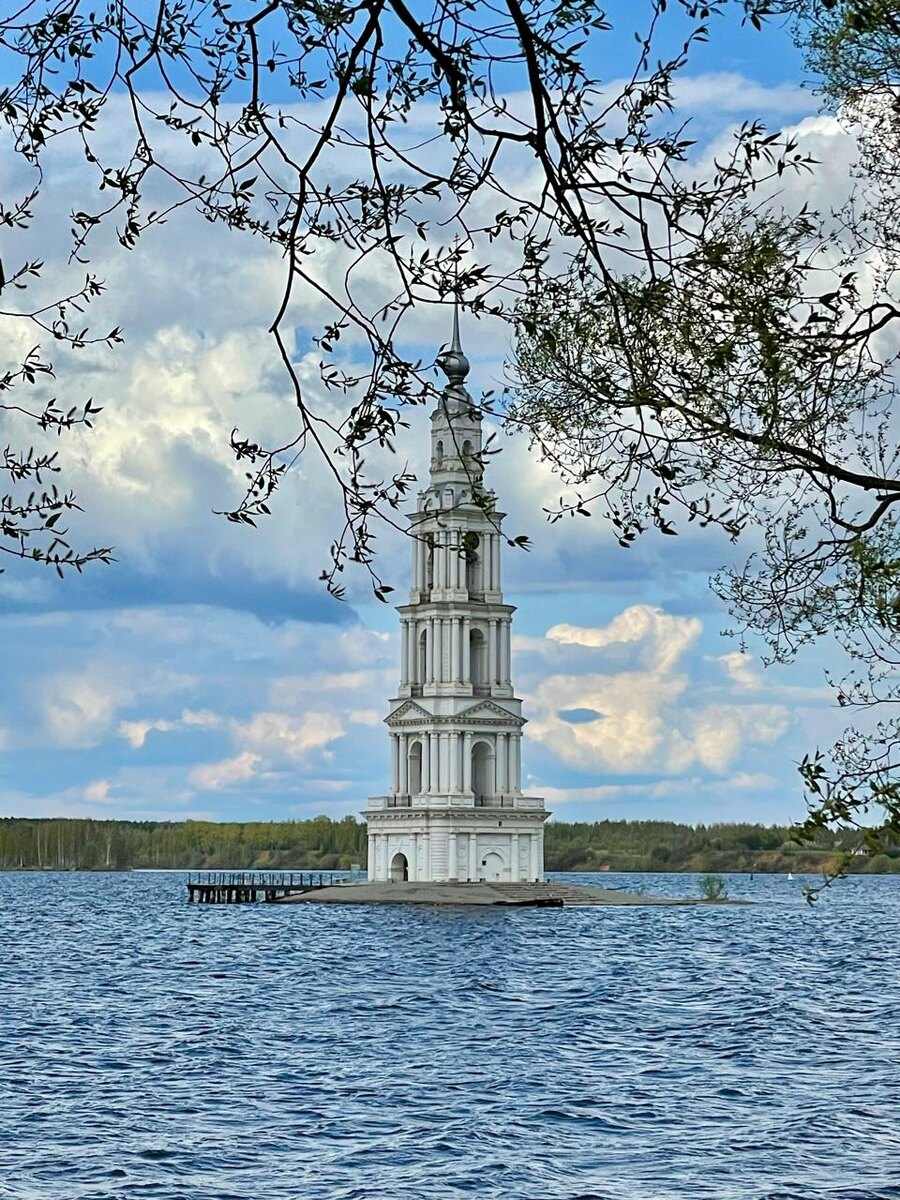 Никольская колокольня. Калязин. Вид с острова © "Покажу Москву"