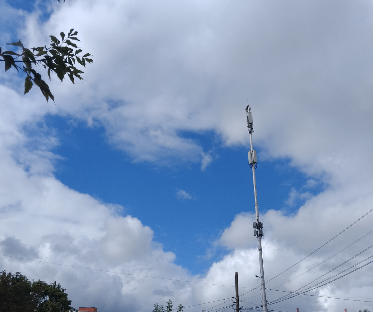 Светлое сердечко среди облаков