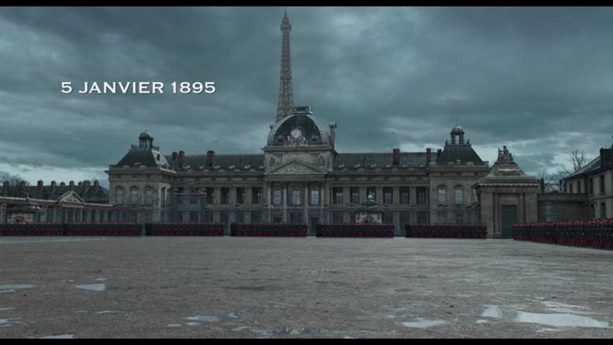 Сцена разжалования капитана артиллерии Альфреда Дрейфуса. Кадр из фильма