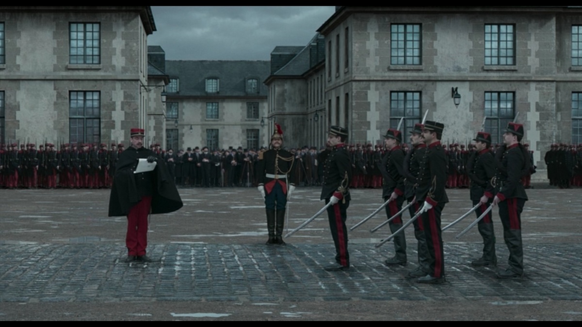Сцена разжалования капитана артиллерии Альфреда Дрейфуса. Кадр из фильма