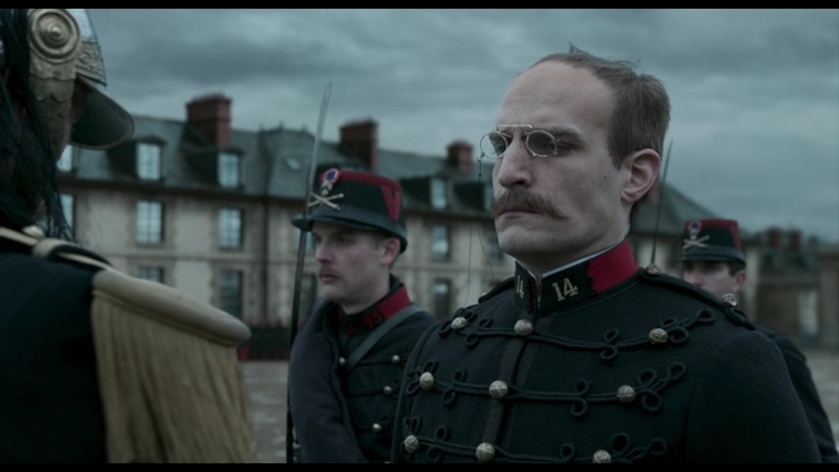 Сцена разжалования капитана артиллерии Альфреда Дрейфуса. Кадр из фильма