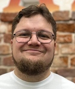    — Главное, чтобы название остановки общественного транспорта помогало пассажирам ориентироваться на маршруте и не создавало путаницы, — говорит краевед Марк Шишкин. — Желательно, чтобы оно было долговечным и не теряло актуальности, когда некая организация вновь сменит адрес. Историко-культурный контекст территории, где останавливается транспорт, тоже надо учитывать, но он не должен мешать утилитарным задачам.