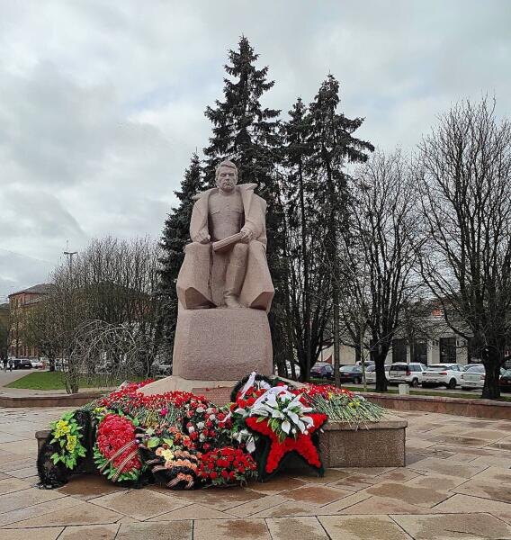    Калининград. Памятник Маршалу А. М. Василевскому на одноименной площади Фото: Анна Табаева, личный архив