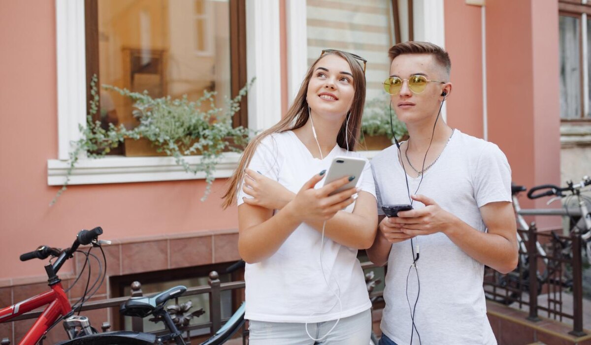     Что такое фаббинг и как смартфон разрушает ваши отношения