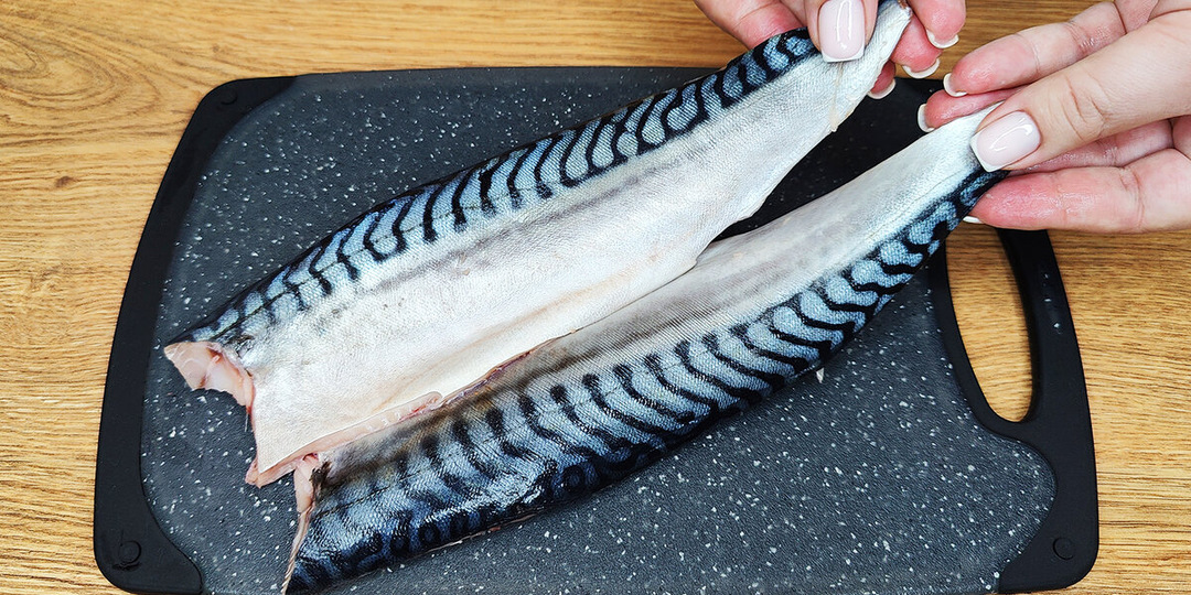 Утром заливаю особым маринадом, а вечером уже едим: великолепная скумбрия на любой стол