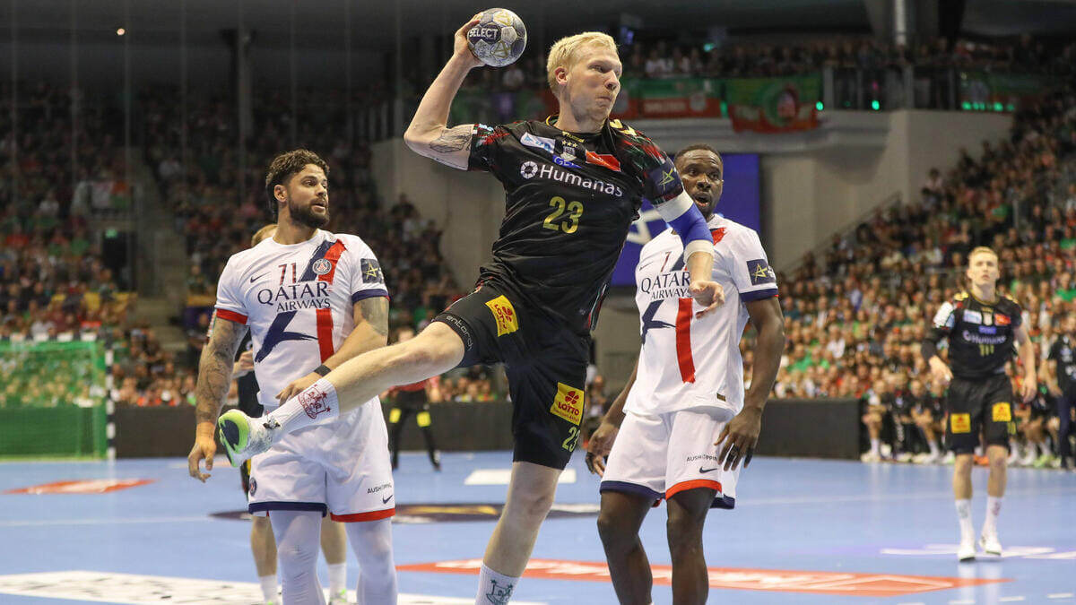    Магнус Саугструп атакует ворота парижан