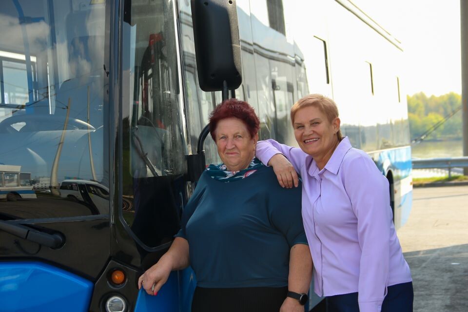    Новые троллейбусы на разворотном кольце на площади Баварина. Источник: Виталий Барабаш/"Толк"