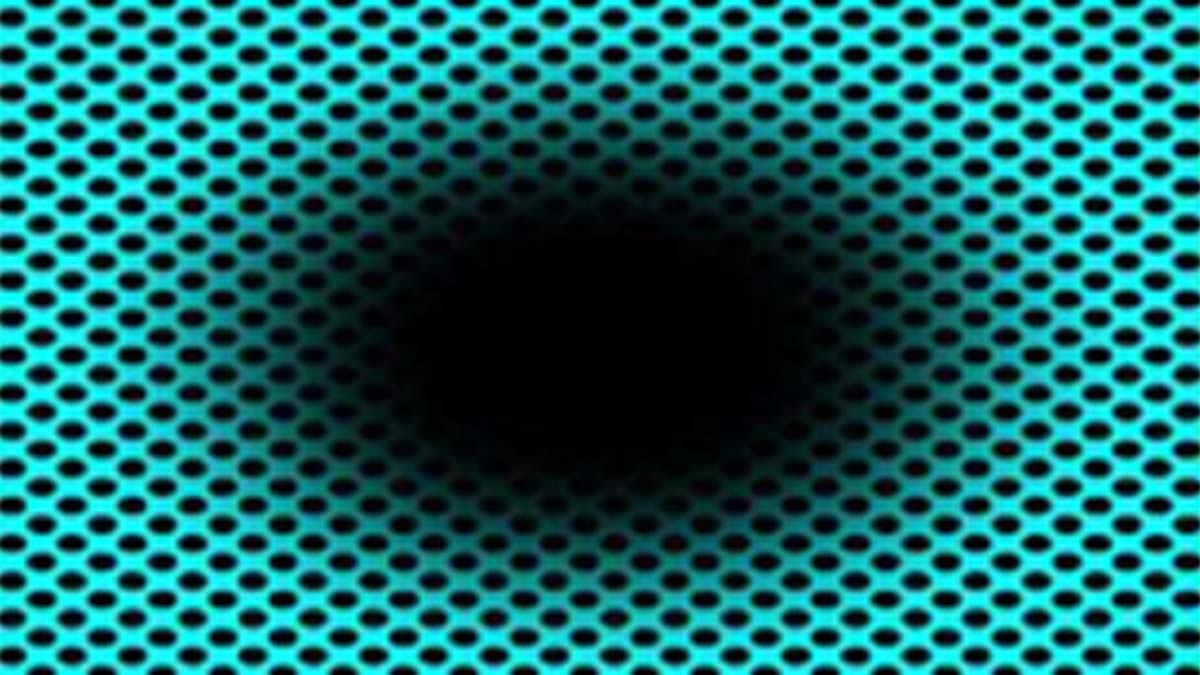 Версии с цветным фоном. Согласно исследованию, 86% людей продолжают фиксировать расширение центрального пятна / © frontiersin.org