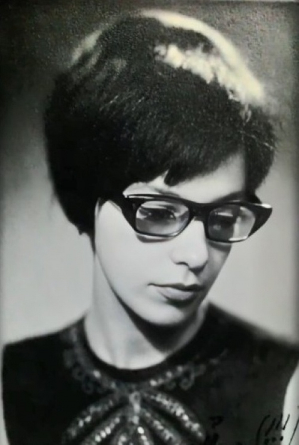    Нина в юности