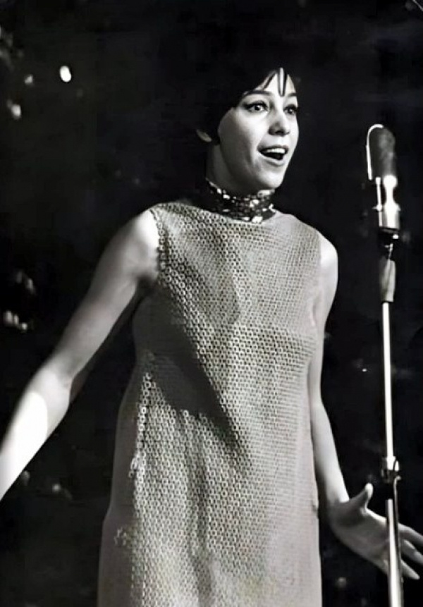    Коста на сцене