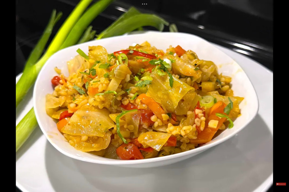 Постный ужин за 30 минут: ароматное рагу с булгуром и овощами