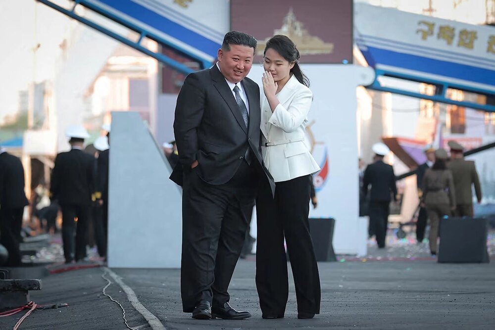    Ким Чен Ын и его дочь Ким Чжу Э. Фото: KCNA