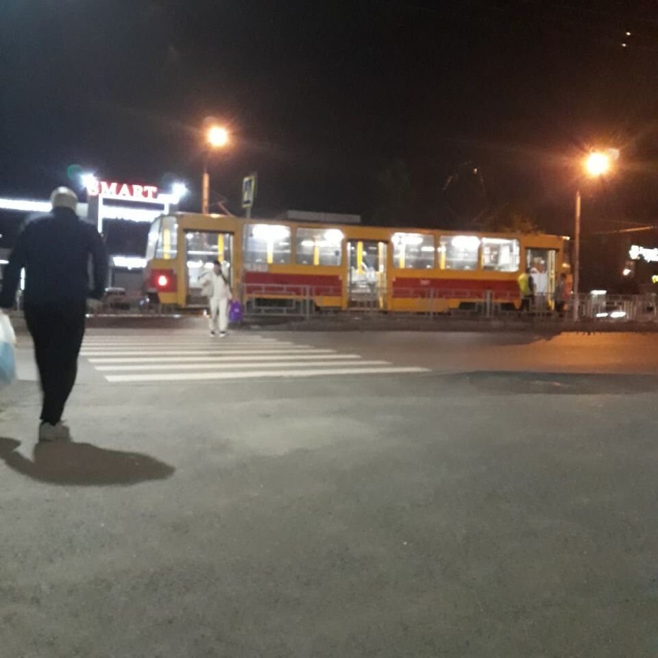    Трамваи остановились на улице Малахова. Источник: Толк