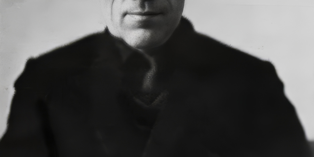 С ручкой и блокнотом