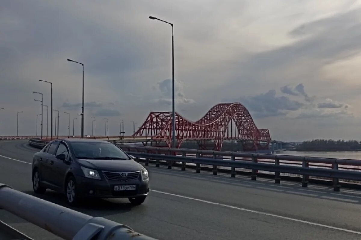    Мост внешне напоминает выгнувшее мощную спину сказочное существо.