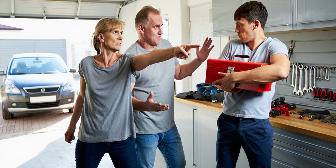 – Гараж мой отец строил, не твой. Поэтому брату твоему там места нет - отрезала жена