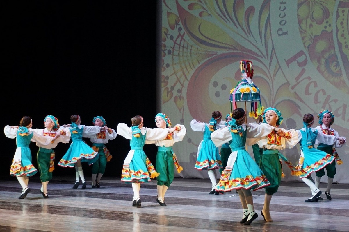 Выступление ансамбля "Юность" Фото из открытых источников.